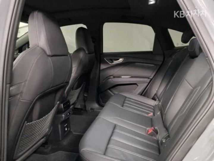 Audi Q4 e-tron 45 Sportback Premium 8