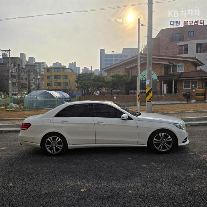 Mercedes-Benz E-Class New E220 BlueTEC Avantgarde W212 3