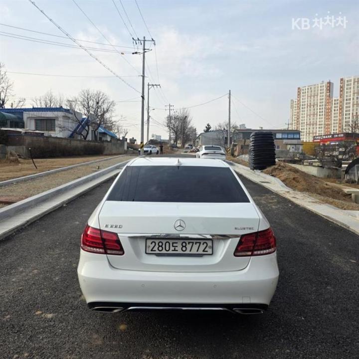 Mercedes-Benz E-Class New E220 BlueTEC Avantgarde W212 4