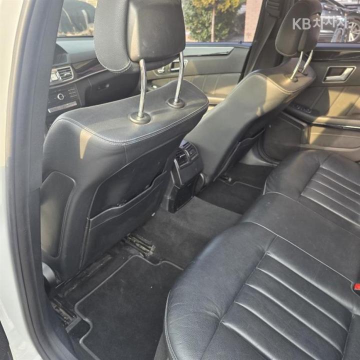 Mercedes-Benz E-Class New E220 BlueTEC Avantgarde W212 7