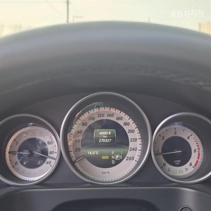 Mercedes-Benz E-Class New E220 BlueTEC Avantgarde W212 9