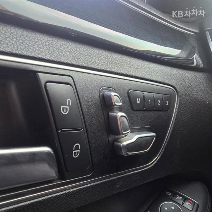 Mercedes-Benz E-Class New E220 BlueTEC Avantgarde W212 10