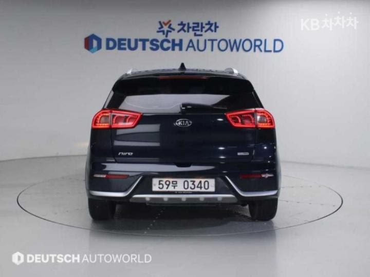 Kia Niro 1.6 Prestige 5