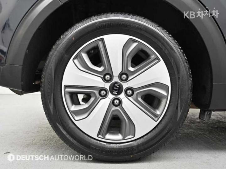 Kia Niro 1.6 Prestige 6