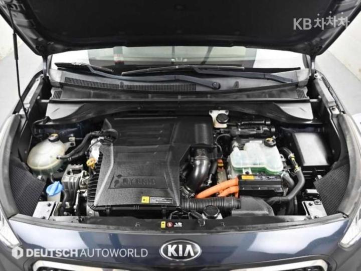 Kia Niro 1.6 Prestige 7