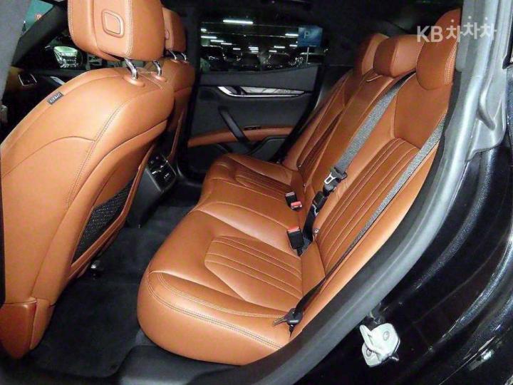 Maserati Ghibli 3.0 Diesel 8