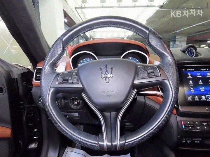 Maserati Ghibli 3.0 Diesel 9