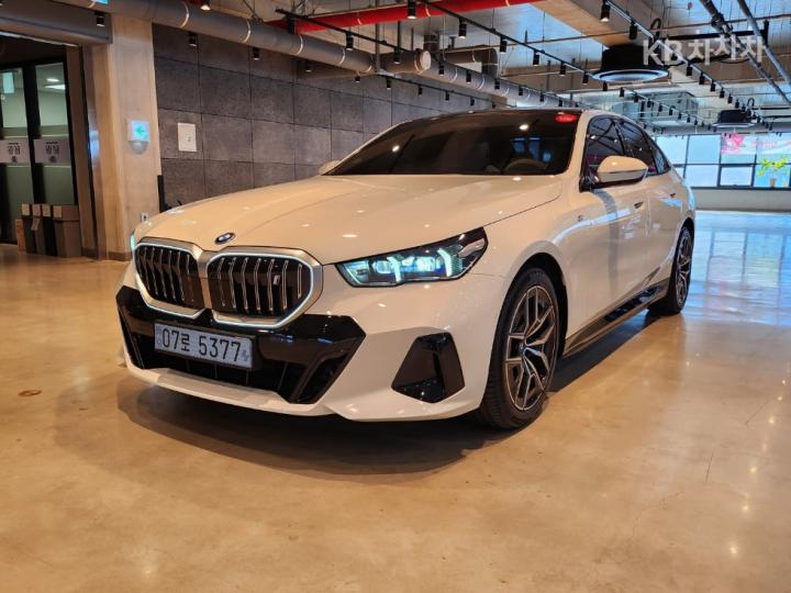 BMW i5 eDrive 40 M Sport 2