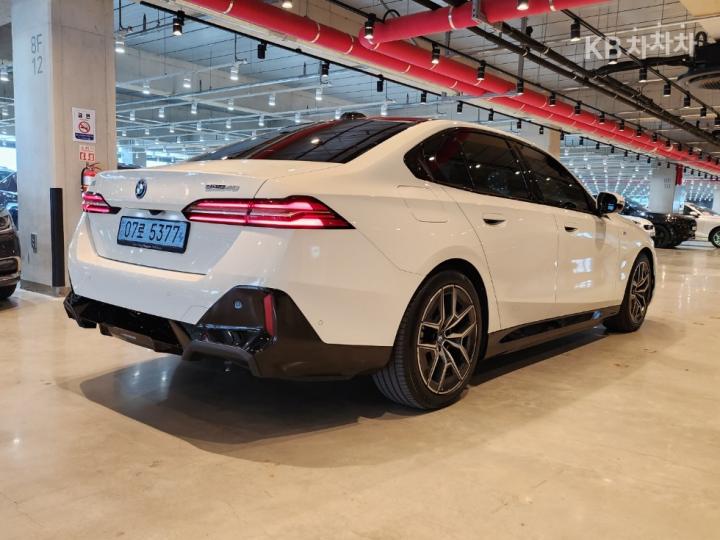 BMW i5 eDrive 40 M Sport 5