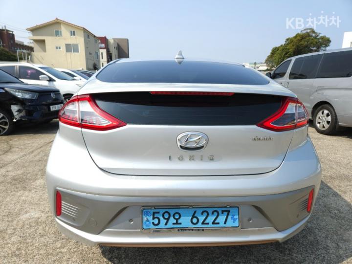Hyundai IONIQ Electric N 4