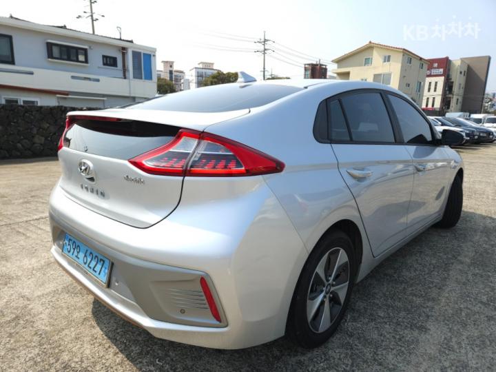 Hyundai IONIQ Electric N 6