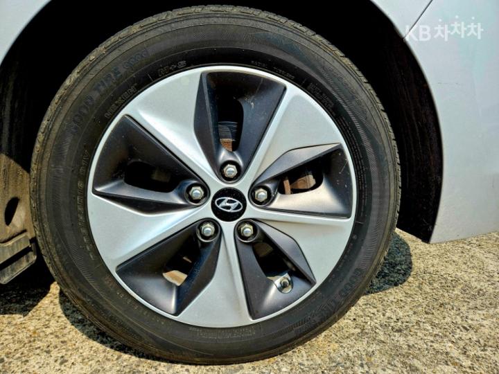 Hyundai IONIQ Electric N 7