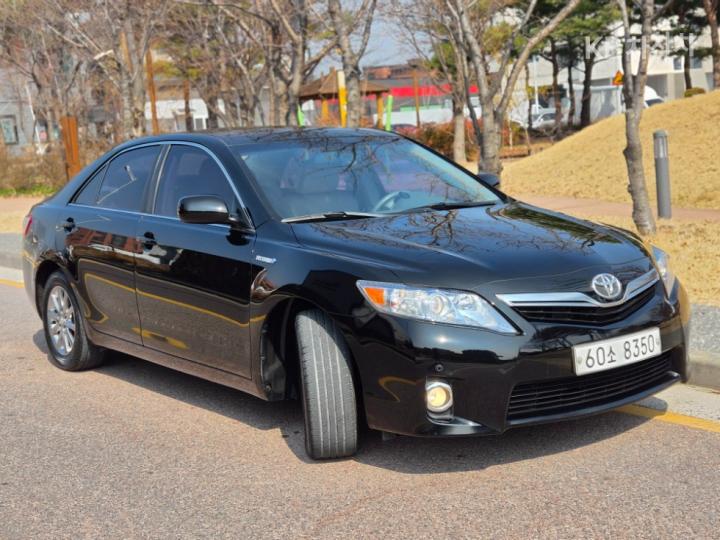 Toyota Camry Hybrid 2