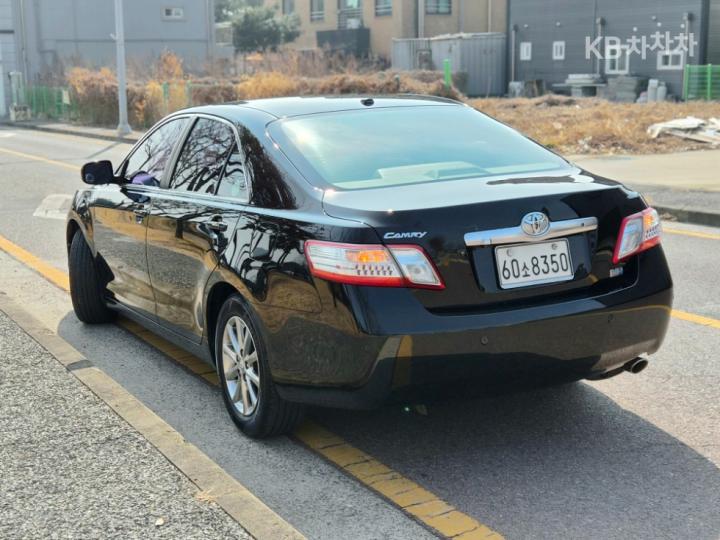 Toyota Camry Hybrid 3