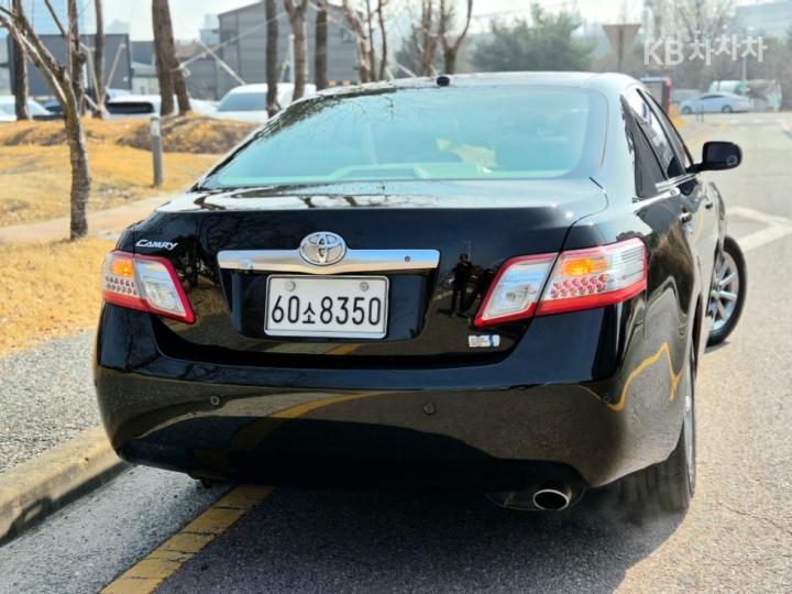 Toyota Camry Hybrid 5