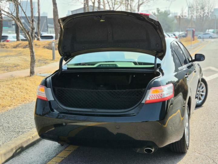Toyota Camry Hybrid 6