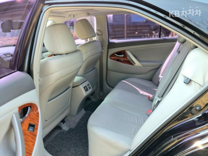 Toyota Camry Hybrid 7