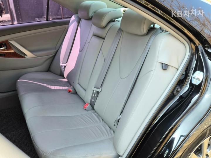 Toyota Camry Hybrid 8