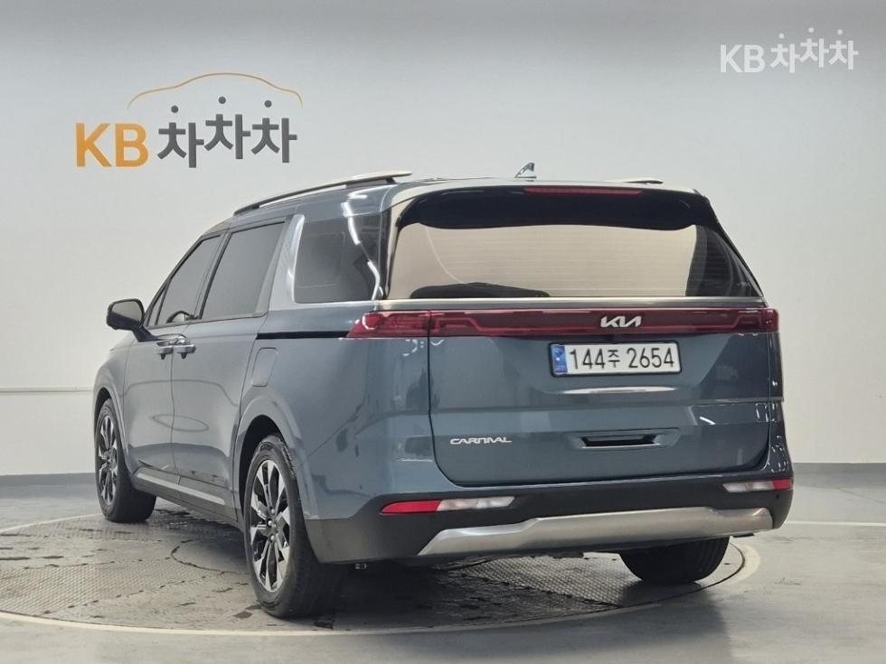 2023 - kia carnival