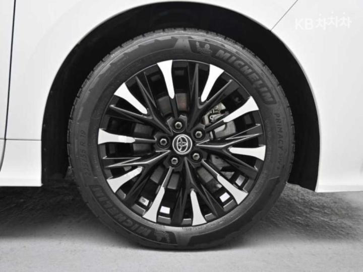 Toyota Alphard AH30 2.5 HEV AWD Base Type 6