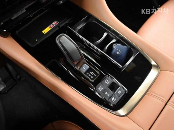 Toyota Alphard AH30 2.5 HEV AWD Base Type 10