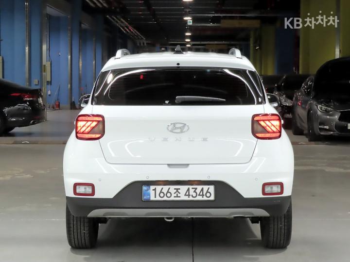 Hyundai Venue Gasoline 1.6 Premium 4