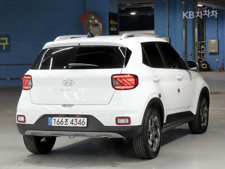 Hyundai Venue Gasoline 1.6 Premium 5