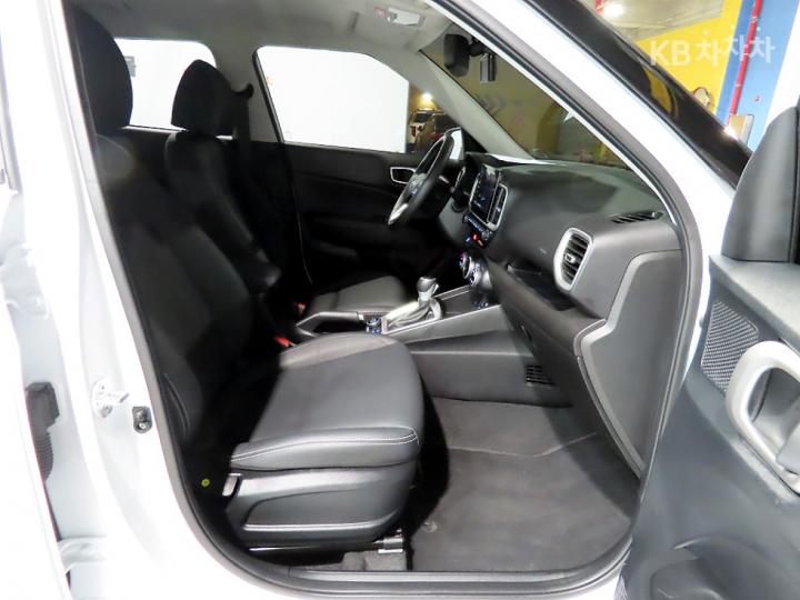 Hyundai Venue Gasoline 1.6 Premium 9