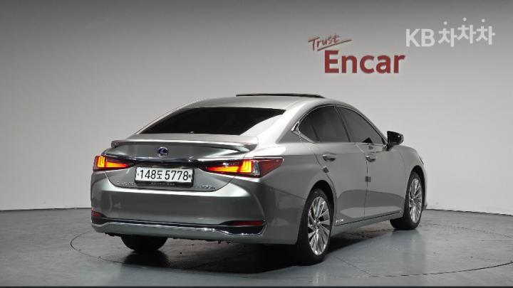 Lexus ES New Generation 300h Executive 3