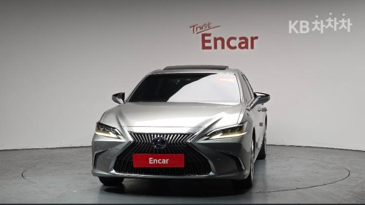 Lexus ES New Generation 300h Executive 4