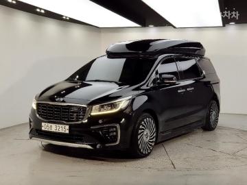 Kia Carnival 9-Seater Hi-Limousine Prestige Hiroof — foto 1