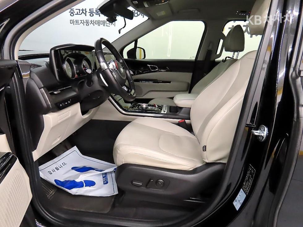 2021 - kia carnival