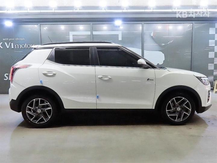 KG Mobility (Ssangyong) Tivoli Very New Gasoline V3 2WD Base Type — фото 3