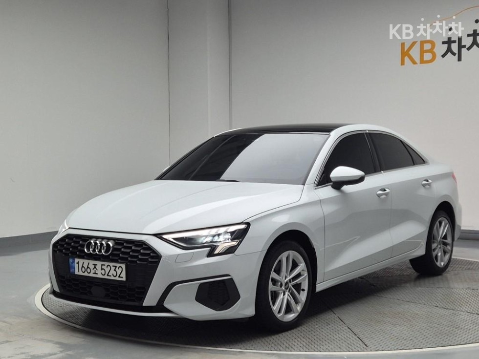 Audi A3 (8Y) 40 TFSI 기본형 - фото 1