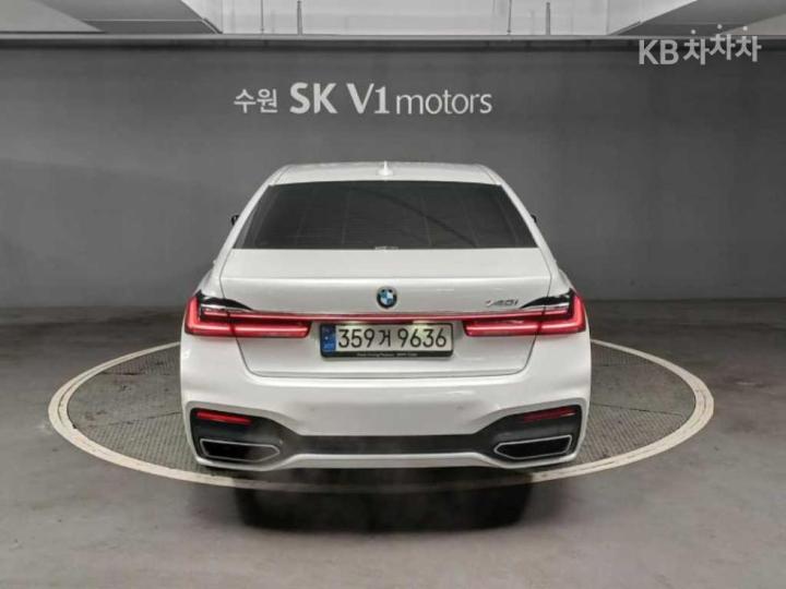 BMW 7 Series G70 740i sDrive M Sport Executive 3