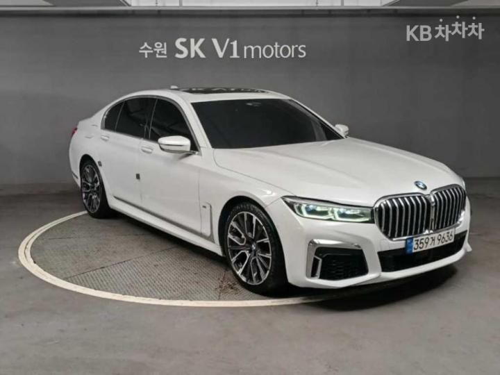 BMW 7 Series G70 740i sDrive M Sport Executive 6