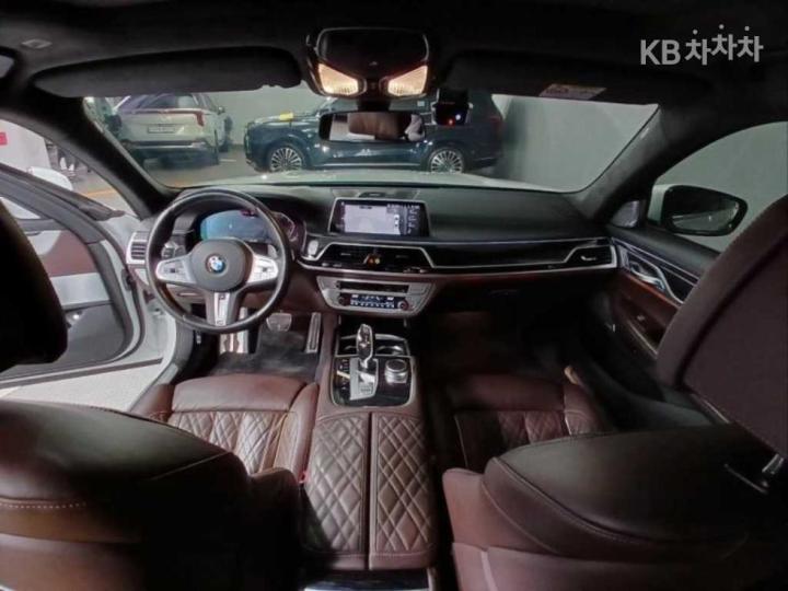BMW 7 Series G70 740i sDrive M Sport Executive 7