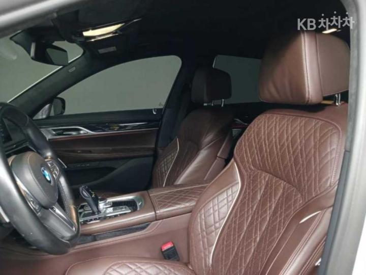 BMW 7 Series G70 740i sDrive M Sport Executive 8