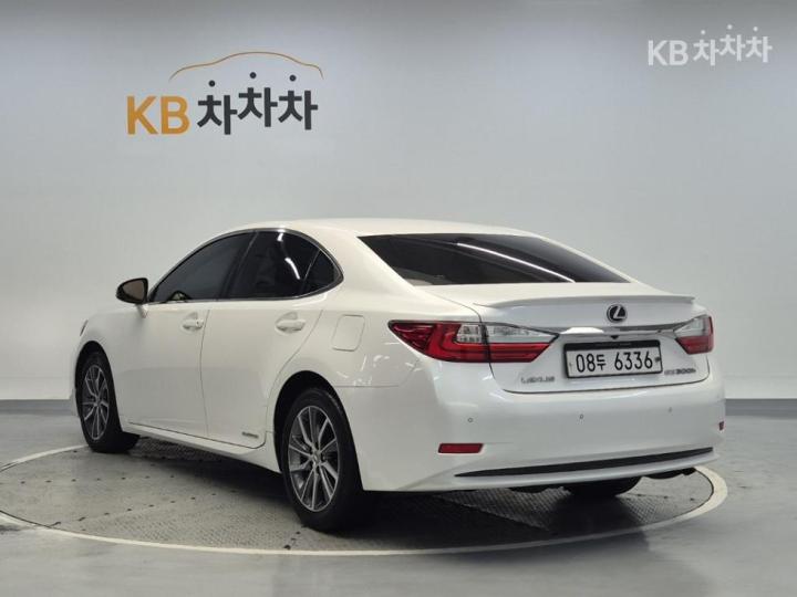 Lexus ES New 300h Supreme + 3
