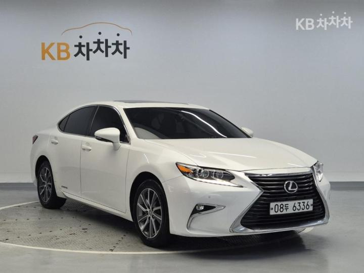 Lexus ES New 300h Supreme + 5