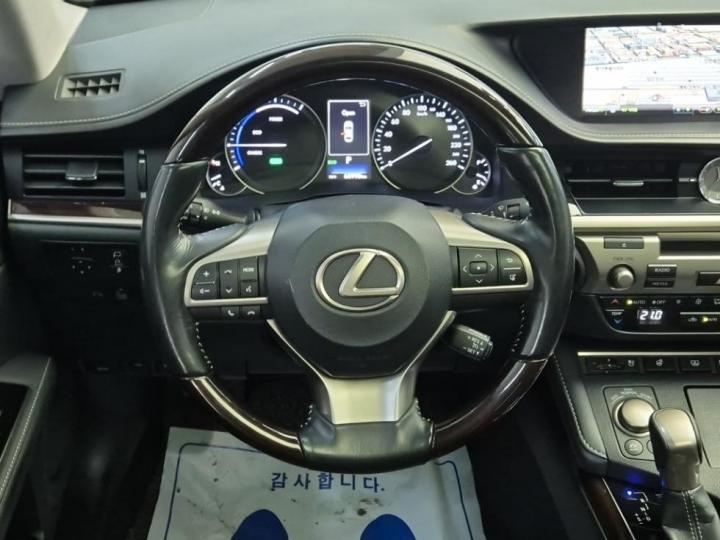 Lexus ES New 300h Supreme + 10