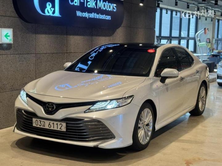 Toyota Camry XV70 2.5 Base Type