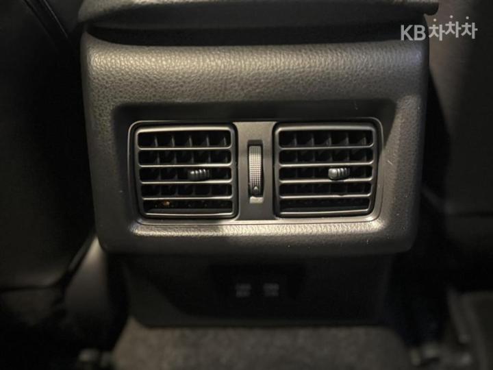 Toyota Camry XV70 2.5 Base Type 8