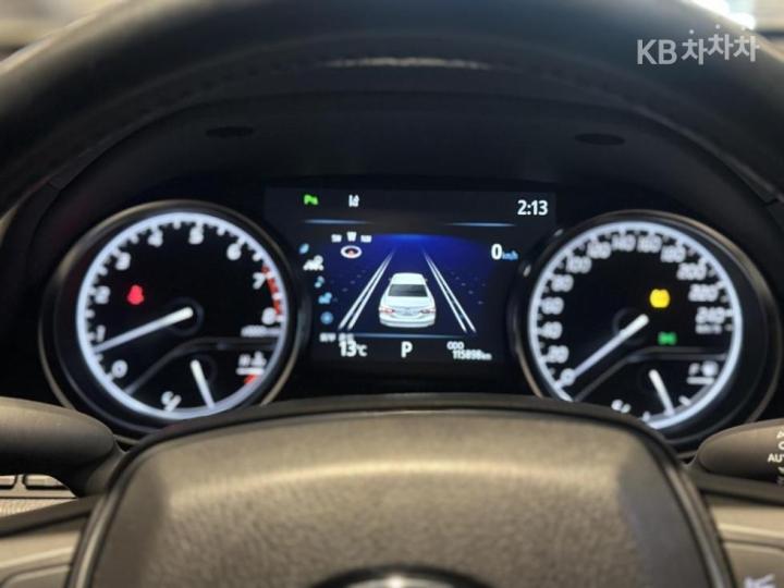 Toyota Camry XV70 2.5 Base Type 9