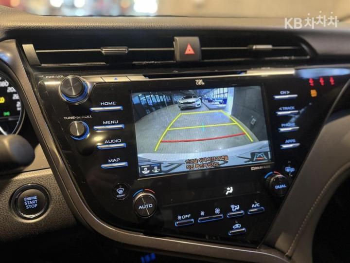 Toyota Camry XV70 2.5 Base Type 10