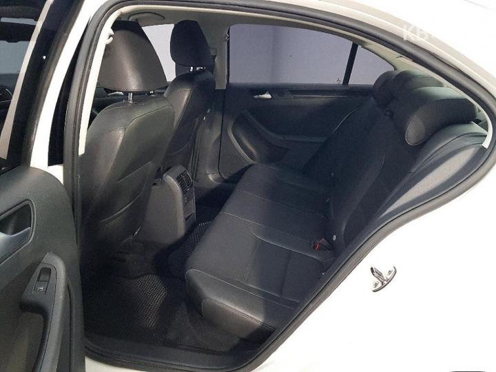 Volkswagen Jetta New 2.0 TDI 11 year ~ now 10