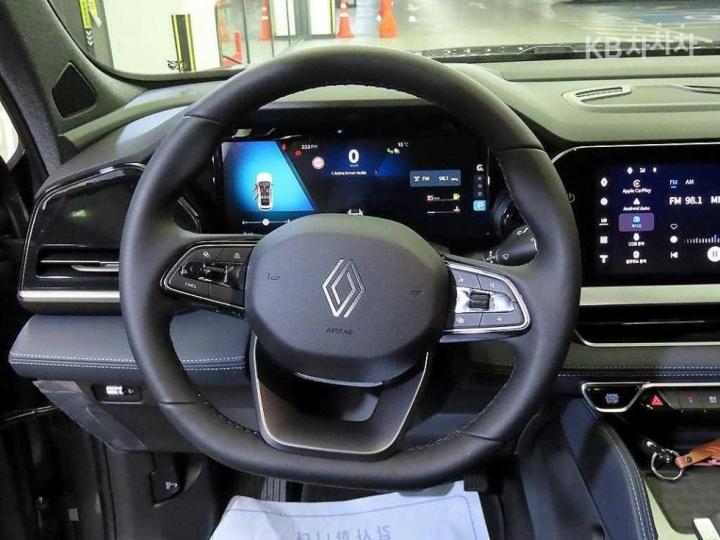 Renault Koleos E-Tech Hybrid Iconic 9