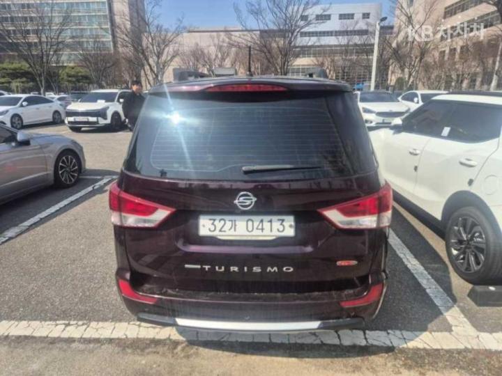 KG Mobility (Ssangyong) Korando Turismo 9 Seater 4WD TX — фото 2