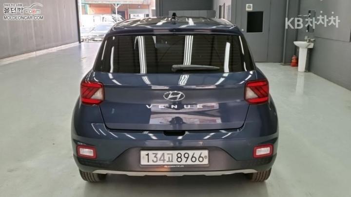 Hyundai Venue Gasoline 1.6 Modern 5