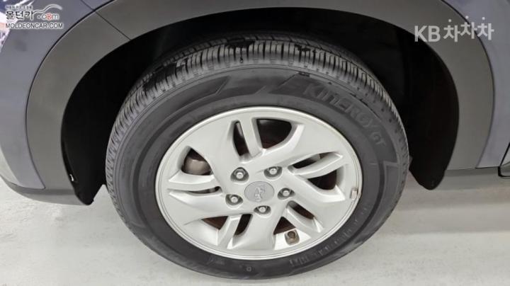 Hyundai Venue Gasoline 1.6 Modern 7